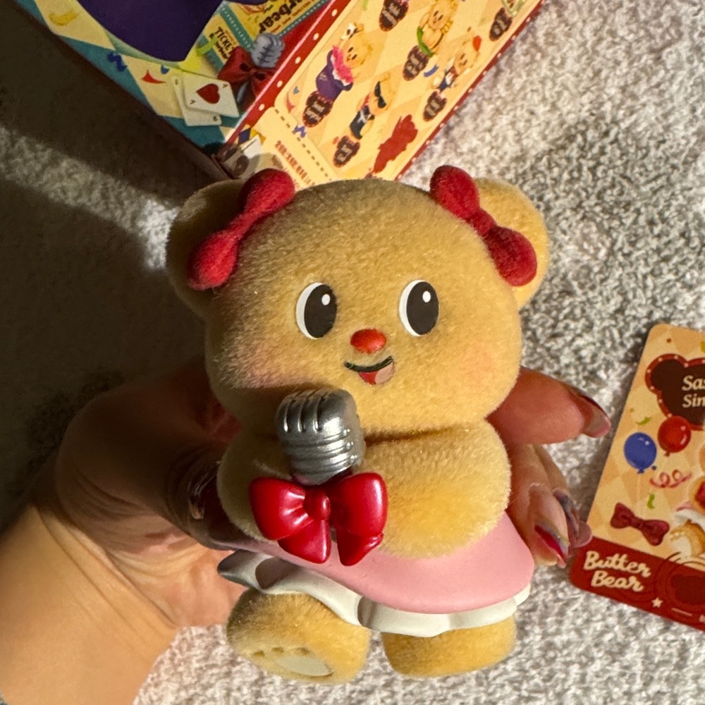 Butter Bear Blind Box Figure - Sassy Singer - Picture 6 of 7